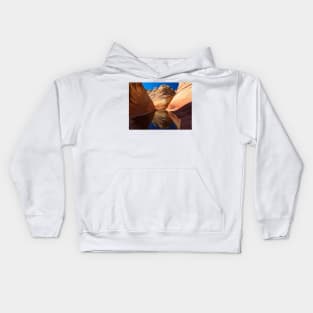 The Wave and its reflection Kids Hoodie